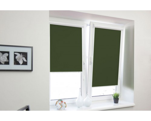Рулонные шторы на окно в цвете бутылочного зеленого: стильное решение для вашего интерьера!