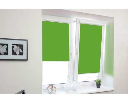 Шторы на пластиковое окно: зеленый травяной цвет